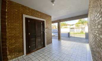 Imagem 4: Esta casa pode ser a escolha perfeita para você que busca um imóvel espaçoso, confortável