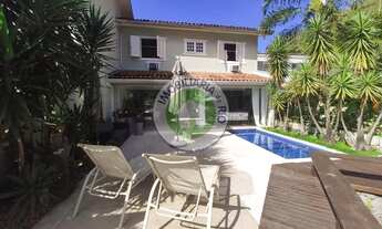 Imagem: Casa de 250m², 4 suítes no condomínio