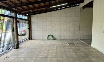 Imagem 4: Imperdível casa à venda no Setor Bueno em Goiânia-GO: 3 quartos, 1 suíte, 2 salas, 3 banhe