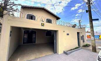 Imagem 2: Sobrado para locação no Setor Coimbra, Goiânia-GO: 4 quartos, 1 suíte, 2 salas, 3 banheiro