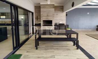 Imagem 4: Casa de alto padrão térrea com 03 suítes, com ar condicionado, suíte master conta com clos