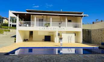 Imagem: 5 dormitórios, 1 suítes, 3 banheiro, 6