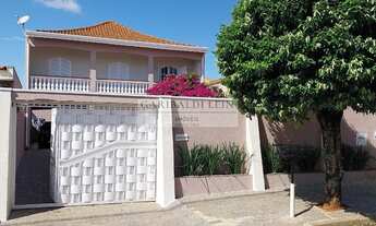 Imagem: 3 dormitórios, 1 suítes, 2 banheiro, 8