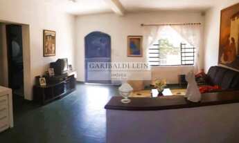 Imagem 2: 3 dormitórios, 1 suítes, 3 banheiro, 4 vagas na garagem, 259M² de Área Construída