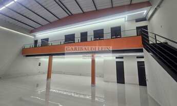 Imagem: 3 banheiro, 6 vagas na garagem, 240M² de