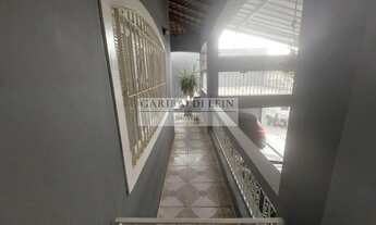 Imagem 3: 3 dormitórios, 2 banheiro, 2 vagas na garagem, 160M² de Área Construída