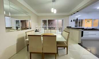 Imagem 6: 3 dormitórios, 1 suítes, 5 banheiro, 4 vagas na garagem, 250M² de Área Construída