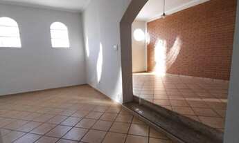 Imagem 4: 3 dormitórios, 1 suítes, 3 banheiro, 3 vagas na garagem, 237M² de Área Construída