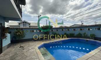 Imagem 3: À CASA A VENDA - 3 DORMITÓRIOS SENDO 2 SUITES - 5 BANHEIROS - 200m² - R$ 1.070.000,00 - Ba