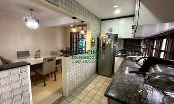 Imagem 7: CASA À VENDA- 3 DORMITÓRIOS C/ 2 SUÍTES- 2 SALAS- 4 BANHEIROS- 131m²- R$ 1.010.000,00- BAI