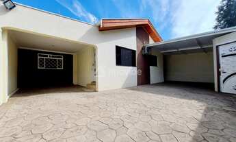 Imagem: Casa á venda com 03 dormitórios e área