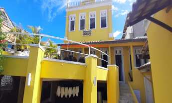 Imagem: Casarão colonial com vista para o mar