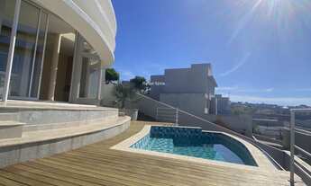 Imagem 2: 3 dormitórios, 3 suíte, 4 banheiro, 4 vagas na garagem