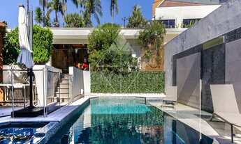 Imagem 2: Casa em Condomínio com 4 Dormitórios à Venda em Alphaville