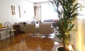 Imagem 3: Apartamento com 161 metros quadrados, 3 dormitórios, 2 banheiros sociais, sacada, sala com