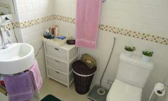 Imagem 6: Apartamento com 50 metros quadrados, 2 dormitórios com armários, banheiro social, cozinha