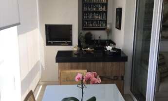 Imagem 5: O apartamento possui 116 metros quadrados com 3 suítes com armários planejados, sala ampli