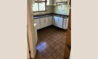 Imagem 6: O apartamento possui 220 metros quadrados de área útil com 3 suítes, 5 banheiros e 3 vagas