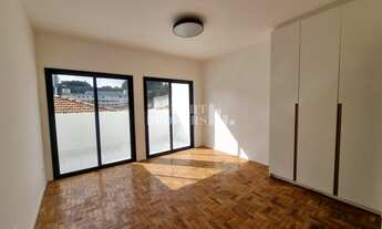 Imagem 2: Apartamento semi mobiliado reformado para locação, armários na cozinha e quarto com 42 met