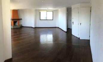 Imagem 1: O apartamento possui 220 metros quadrados de área útil com 3 suítes, 5 banheiros e 3 vagas