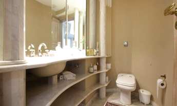 Imagem 6: O apartamento possui 675 metros quadrados com 5 amplas suítes e 5 vagas de garagem