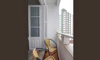 Imagem 4: Apartamento com 161 metros quadrados, 3 dormitórios, 2 banheiros sociais, sacada, sala com