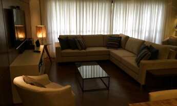 Imagem 3: Apartamento com 173 metros quadrados, 3 dormitórios com armários sendo 1 suíte com hidroma