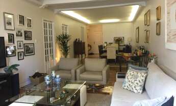 Imagem 2: Apartamento com 161 metros quadrados, 3 dormitórios, 2 banheiros sociais, sacada, sala com