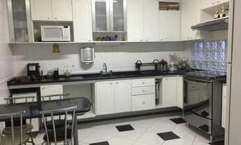 Imagem 7: Apartamento com 161 metros quadrados, 3 dormitórios, 2 banheiros sociais, sacada, sala com