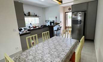 Imagem 2: Triplex de Luxo à Venda em Guarapari-ES: Casa 3 Suítes no Perocão c/ Vista Mar, Sala Ampla