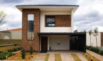 Imagem: Casa em condomínio à venda na região