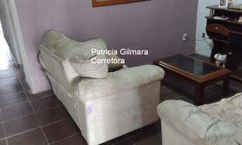 Imagem 4: Casa ampla com quintal amplo. Possui 4 quartos sendo 1 com suíte e 3 vagas de garagem cobe