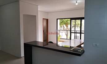 Imagem 4: Casa sobreposta alta em Santos no bairro da Aparecida com varanda de frente na sala, 2 suí