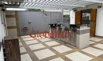 Imagem 1: Casa com 4 dormitórios, edícula, vaga para 3 carros e quintal amplo na Ponta da Praia em s