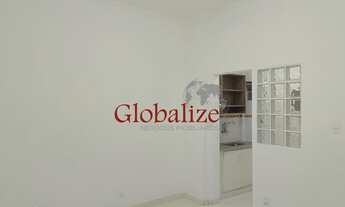 Imagem 2: Kitnet térreo no Embaré em Santos com passagem para a praia por $ 270.000,00