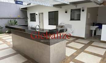 Imagem 3: Casa com 4 dormitórios, edícula, vaga para 3 carros e quintal amplo na Ponta da Praia em s