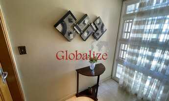 Imagem 2: Apartamento com 2 dormitórios, 2 banheiros, armários, portaria e vaga de garagem no bairro