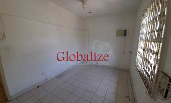 Imagem 2: Casa com 3 dormitórios e 2 vagas à venda no Macuco em Santos R$ 900.000,00