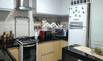 Imagem: Casa a venda com 3 dormitórios com 180m²