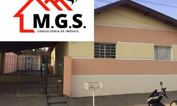 Imagem 2: 3 dormitórios, 1 suítes, 2 banheiro, 2 vagas na garagem, 218M² de Área Construída