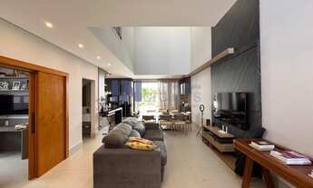 Imagem 2: Casa de Condomínio de Alto Padrão à Venda em Jundiaí-SP - 4 quartos, 3 suítes, 2 salas, 4