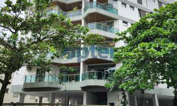 Imagem 4: Apartamento mobiliado com 4 dormitórios (3 suítes), 2 vagas cobertas, 170 m² a duas quadra