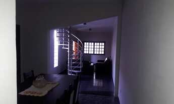 Imagem 4: Casa à Venda em Jardim das Indústrias, Jacareí-SP: 200m², 3 Quartos, 2 Banheiros e 2 Vagas