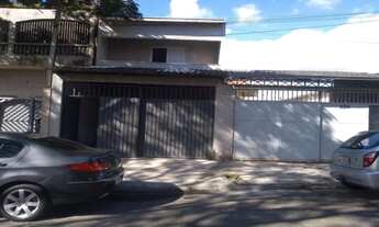 Imagem 1: Terreno inteiro com dois sobrados - entrada independente