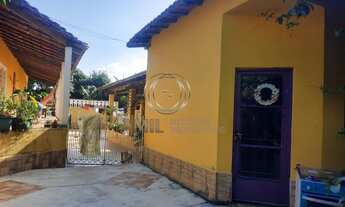 Imagem 2: Encantadora Chácara à Venda em Caçapava - SP, 2 Casas, Salas, Banheiros, 2 Vagas, terreno