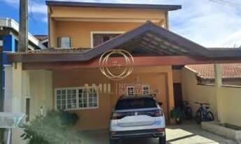 Imagem 1: Casa à venda, condomínio Bell Park no Jardim Uirá, São José dos Campos-SP, com 3 quartos