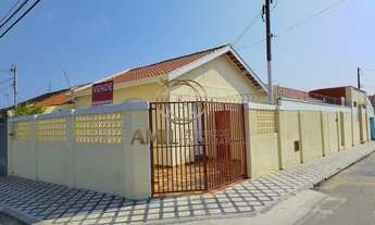 Imagem 1: Vende-se Casa Comercial com 245 m² de construção, sendo 11 salas , 03 Banheiros, no centro