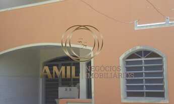 Imagem 2: Linda casa com localização privilegiada! Localizada no centro, próximo a tudo