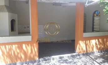 Imagem 4: Linda casa com localização privilegiada! Localizada no centro, próximo a tudo