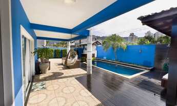 Imagem 3: VENDA - CASA NA PRAIA DOS AMORES COM 5 QUARTOS PISCINA AQUECIDA 4 VAGAS - BALNEÁRIO CAMBOR